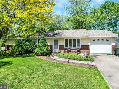 Property at 1405 Equestrian Dr, Dover, PA