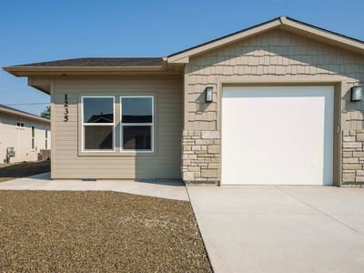 1235 Phillips Cir