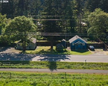 37532/37534 Row River Rd