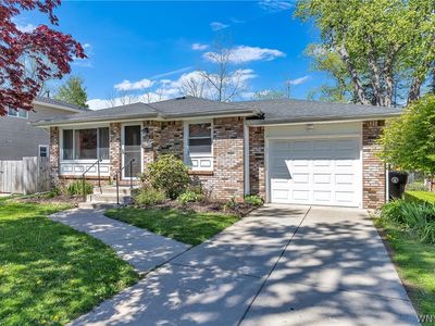 Property at 43 Glendale Dr, Lancaster, NY