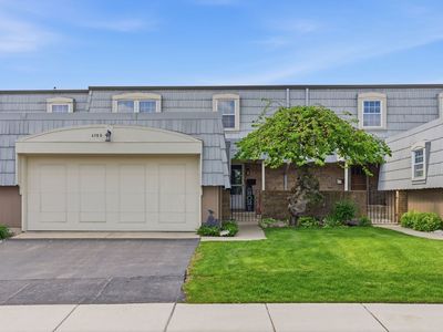 Property at 670 Versailles Cir Unit D, Elk Grove Village, IL