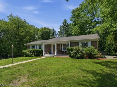 16 Windsor Dr
