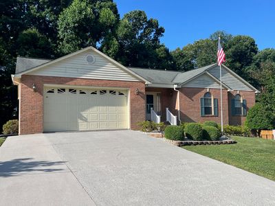 985 E Brentwood Dr