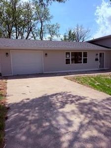 1102 Donna Ln