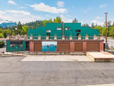 360 College Ave