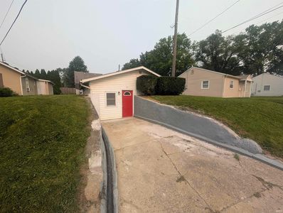 911 N Main St