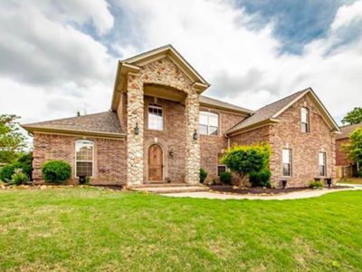 1916 Oakbrook Dr