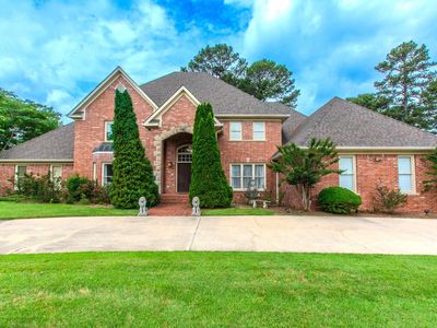 1 Club Manor Dr