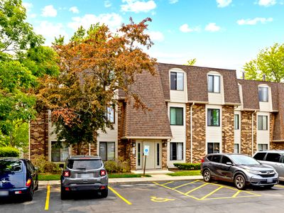 219 W Court Of Shorewood APT 1A