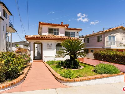 1252 W 22nd St APT 1