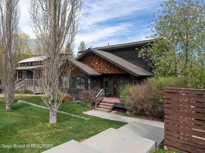 555 Cache Creek Dr