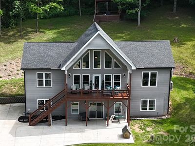 300 Green Meadow Ln