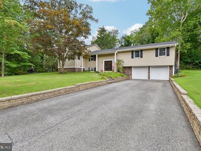 582 Richard Way