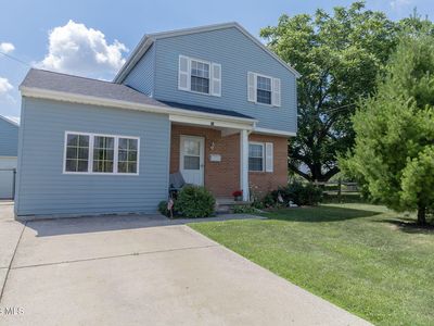 Property at 35 Santus Dr, Rossford, OH