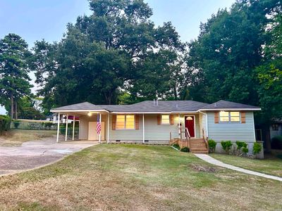 704 Forest Ln