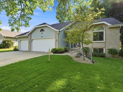 893 Chalfont Dr
