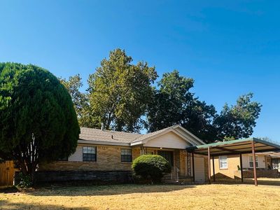 1820 Chisholm Dr
