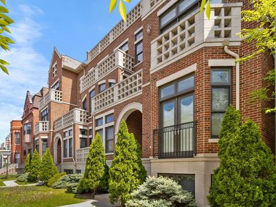 4355 S Lake Park Ave APT 2N