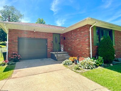 316 Hickory Ln