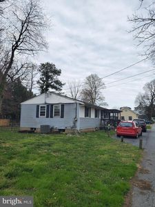 128 N Walnut St