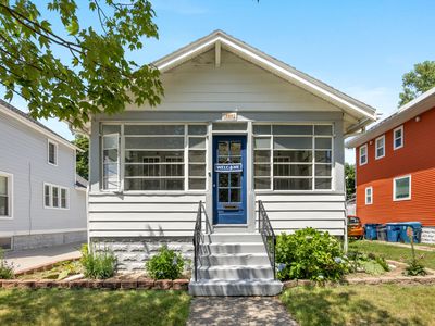 909 Slayton Ave