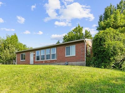 5729 Parallel Pkwy