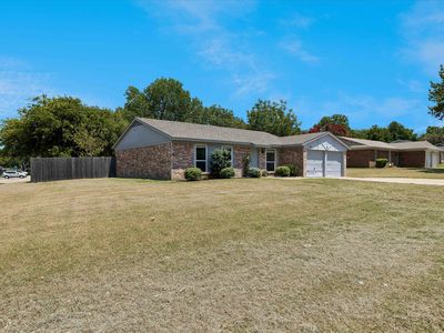Property at 401 S Walnut Creek Dr, Mansfield, TX