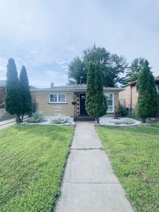 1023 W 108th St