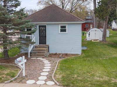 132 2nd St NE