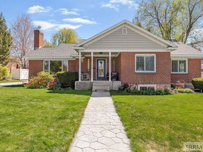 235 W 13th St