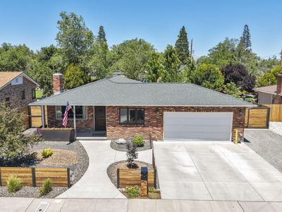 275 Hillcrest Dr
