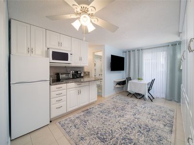 2463 Kuhio Ave APT 504