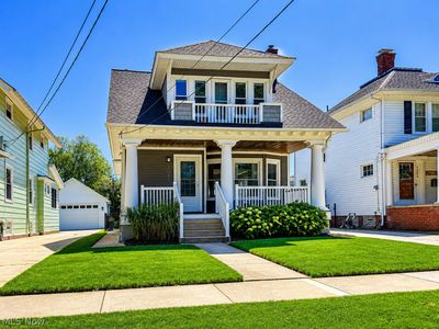 1081 Summit Ave