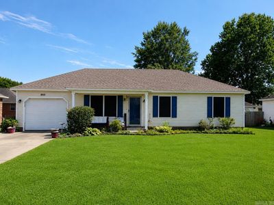 800 Redwood Dr