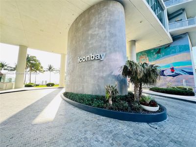 460 NE 28th St APT 3804