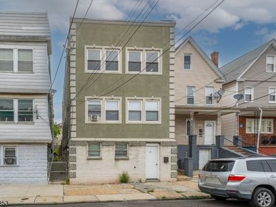 225 John St