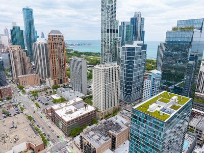 1250 S Michigan Ave APT 905