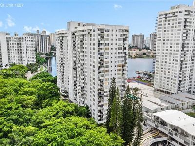 2780 NE 183rd St APT 1207
