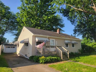 1049 W 39th St