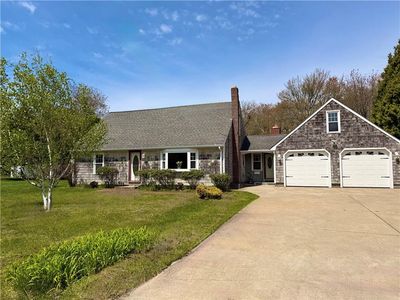 6 Lakewood Dr