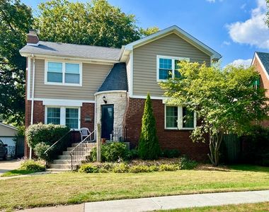 Property at 9210 S Trumbull Ave, Evergreen Park, IL