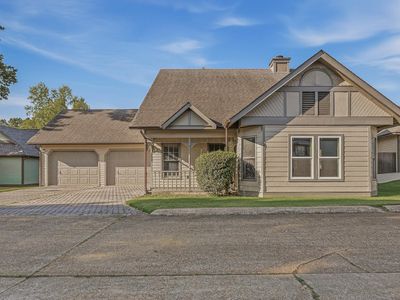 2625 Greenbriar Dr