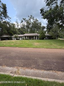 806 Crestview Dr