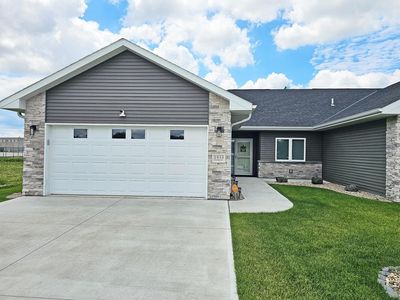 1933 Minden Dr