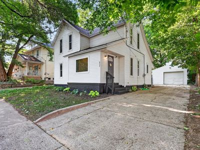 832 Thomas St SE