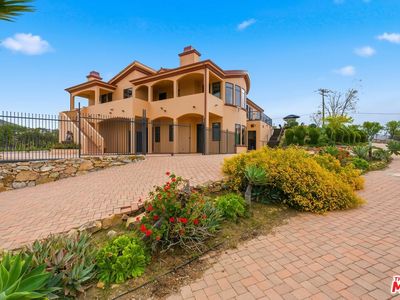 10825 Pacific View Dr