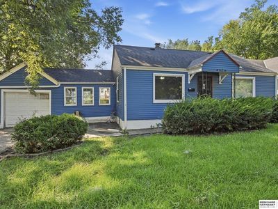 4529 Grand Ave