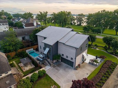 65 Riverwalk Pl