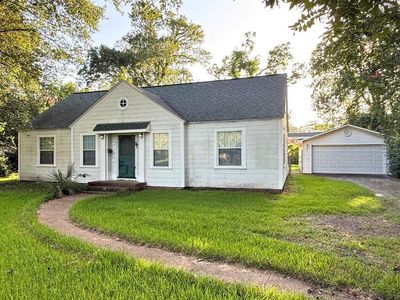 1801 Central Dr