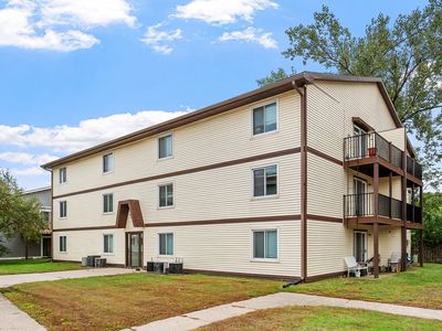 2017 NW Hickory Ln